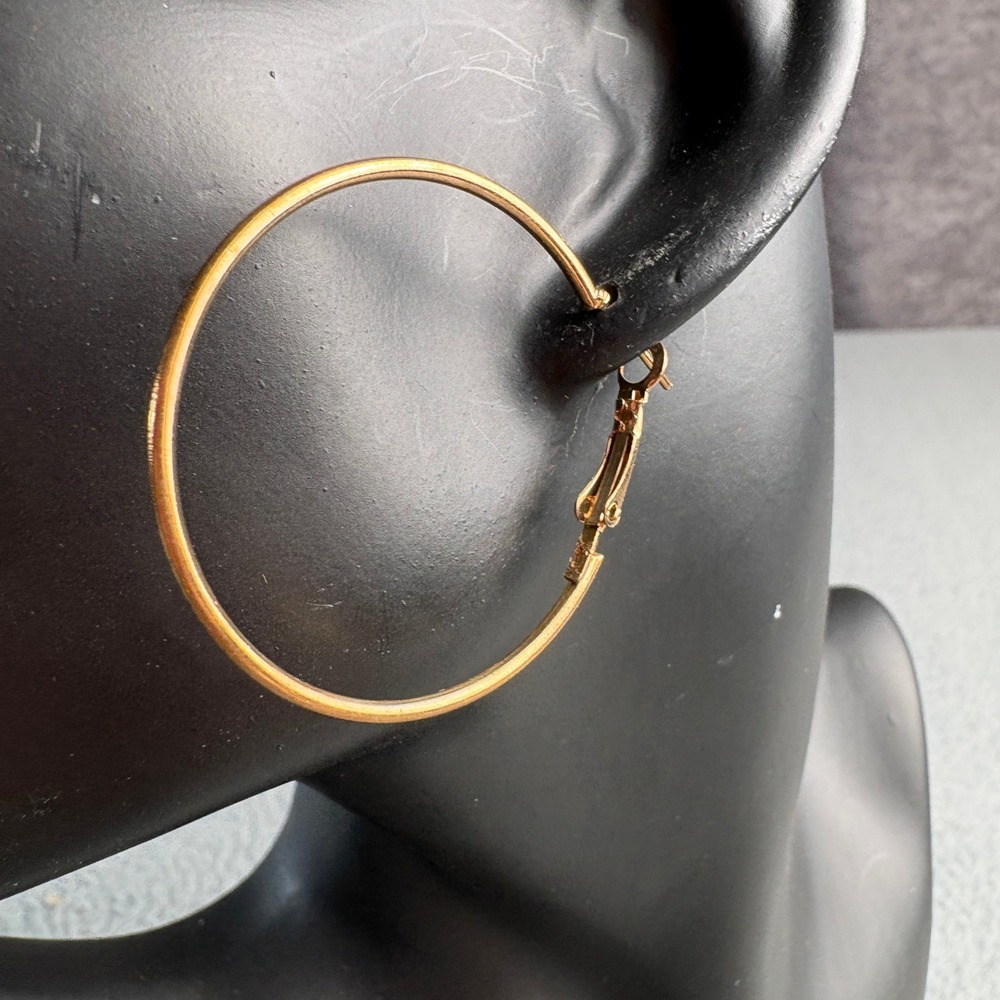 Gold Tone Hoop Earrings Minimalist Round Lever Back 1.5 Inch Circular Hoops